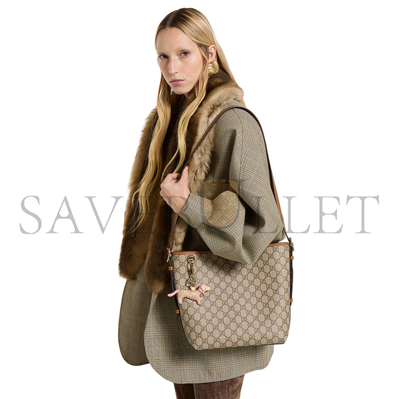 GUCCI GG EMBLEM SMALL SHOULDER BAG 848881 (26*24*10cm)
